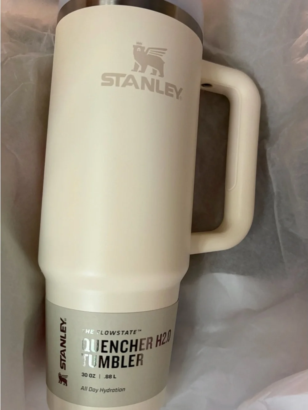 New, without box. Stanley Cream Insulated Quencher Tumbler with Handle - Picture 4 of 4